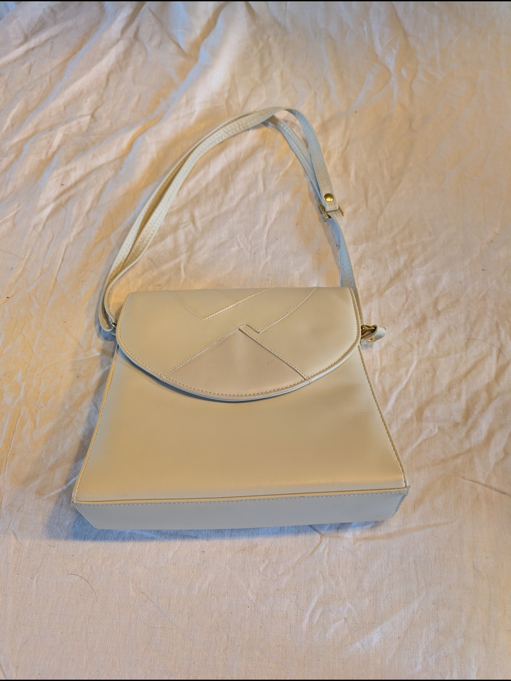 2/40$ Naturalizer Cream Crossbody Flap Bag